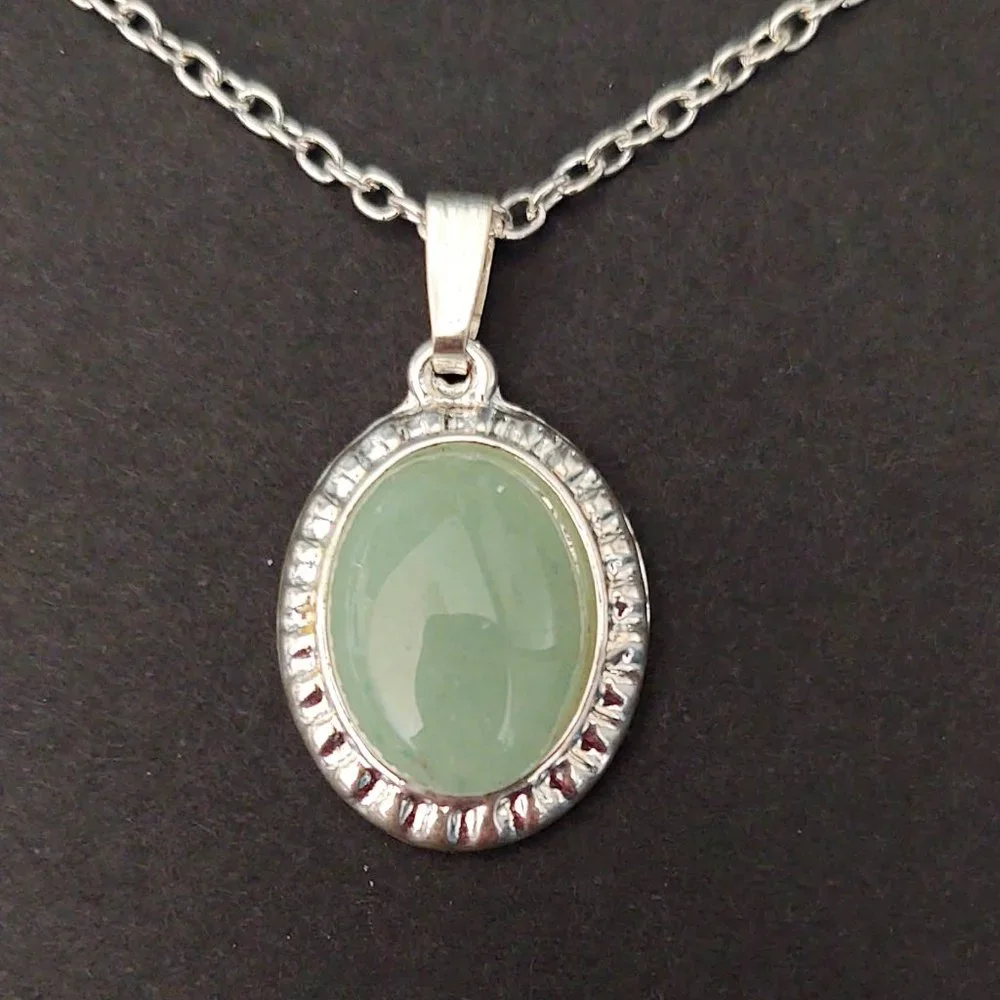 Silver necklace with pale green stone pendant - Picture 6 of 10